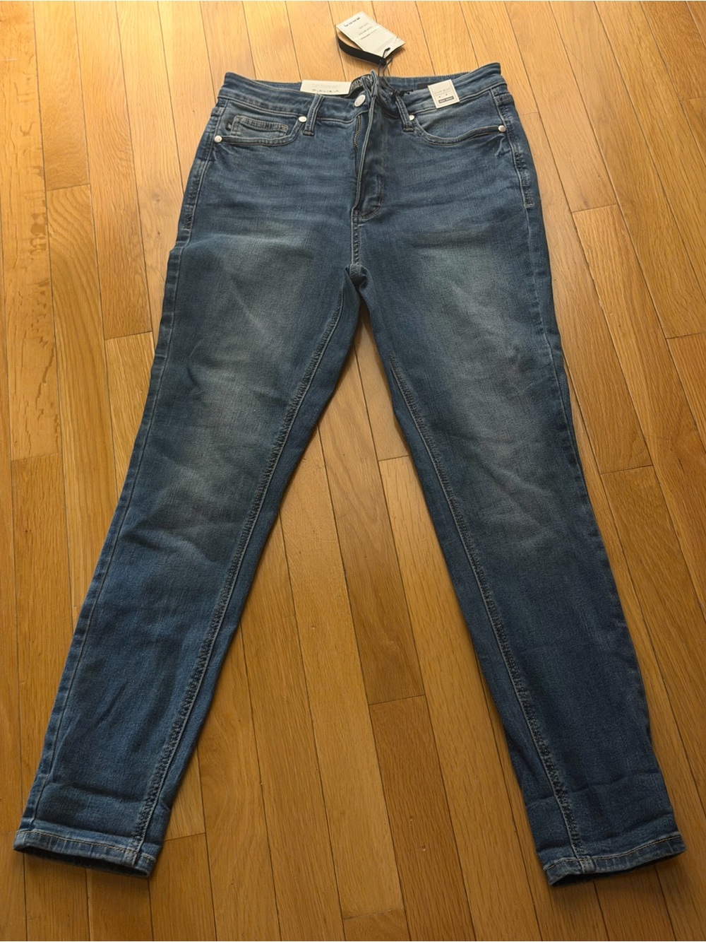 Judy Blue Medium Wash Skinny Jeans